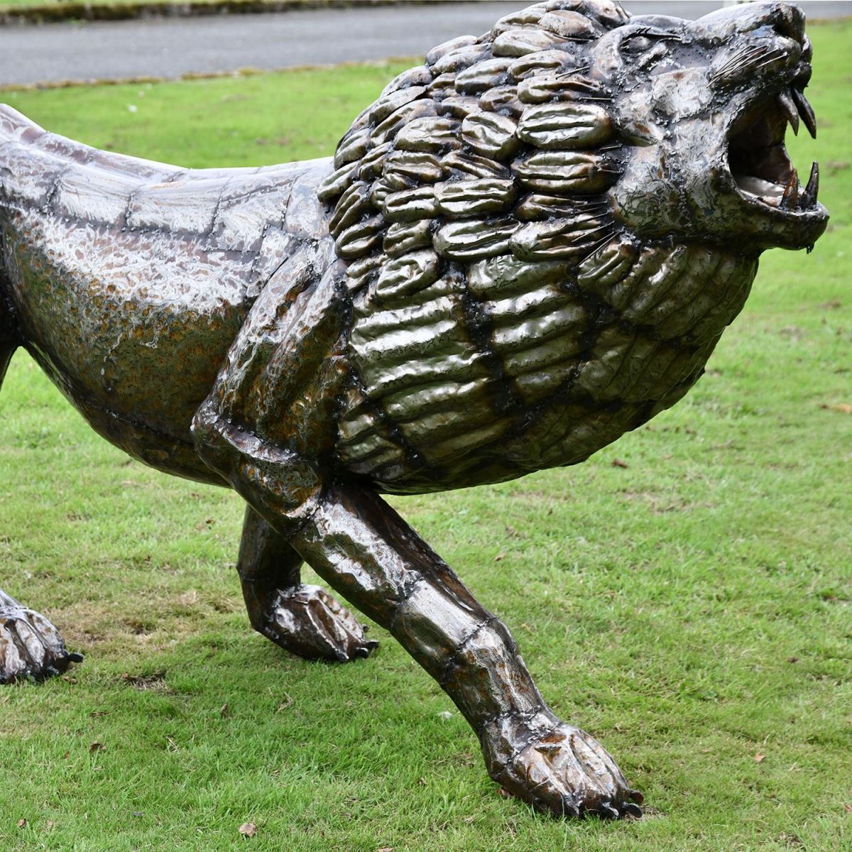 Head of the Recycled Metal Roaring Lion Sculpture