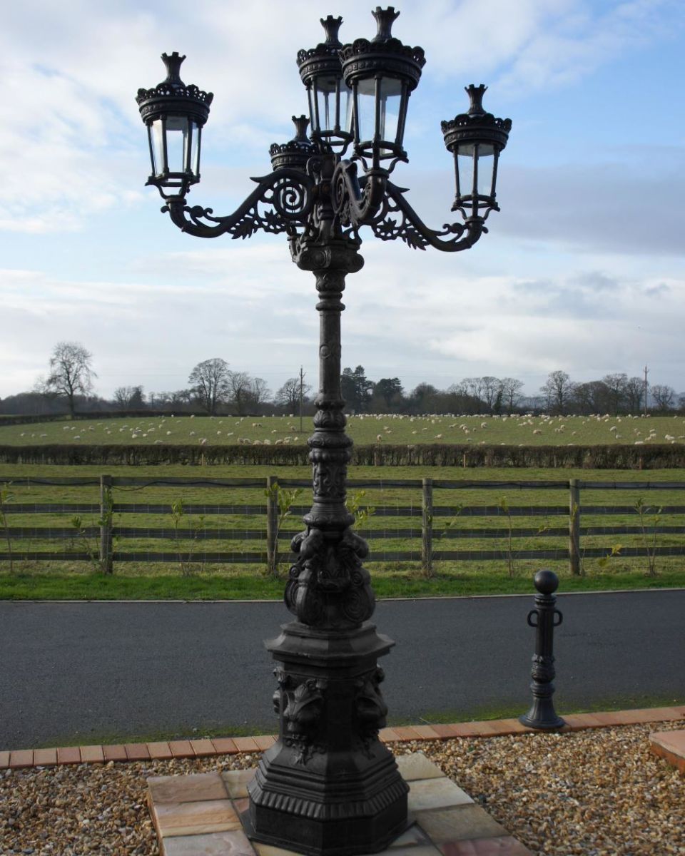 Royal Colonial Opulence Cast Iron Lamp Post