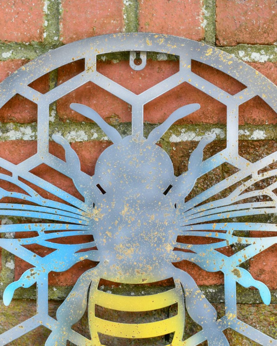 Close up of Rustic Bee and Honeycomb Wall Art thorax