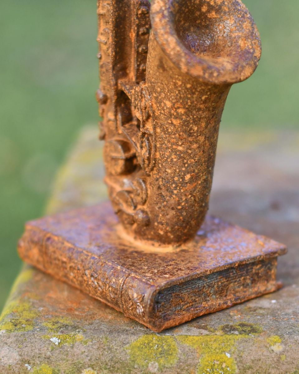 Close-Up of "The Classic" Freestanding Base