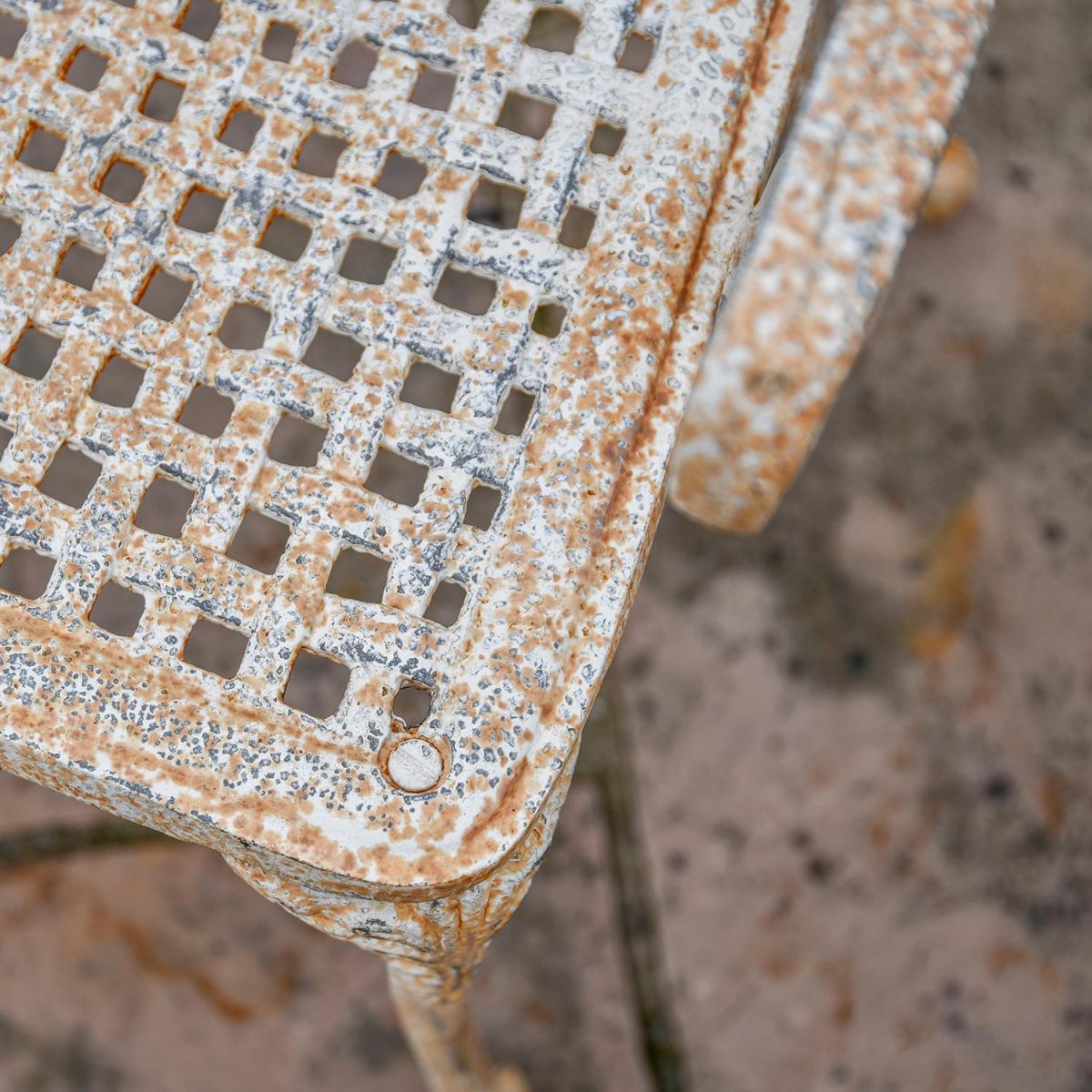 Close-up of the seat of the Chair