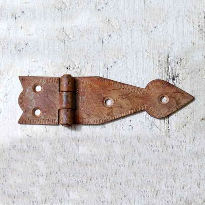  Iron "Spearhead" Hinge In A Rustic Finish