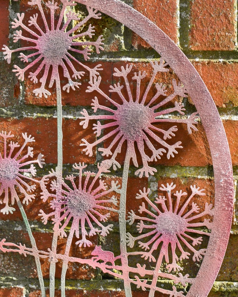 Dandellion detailing  Dandellion detailing