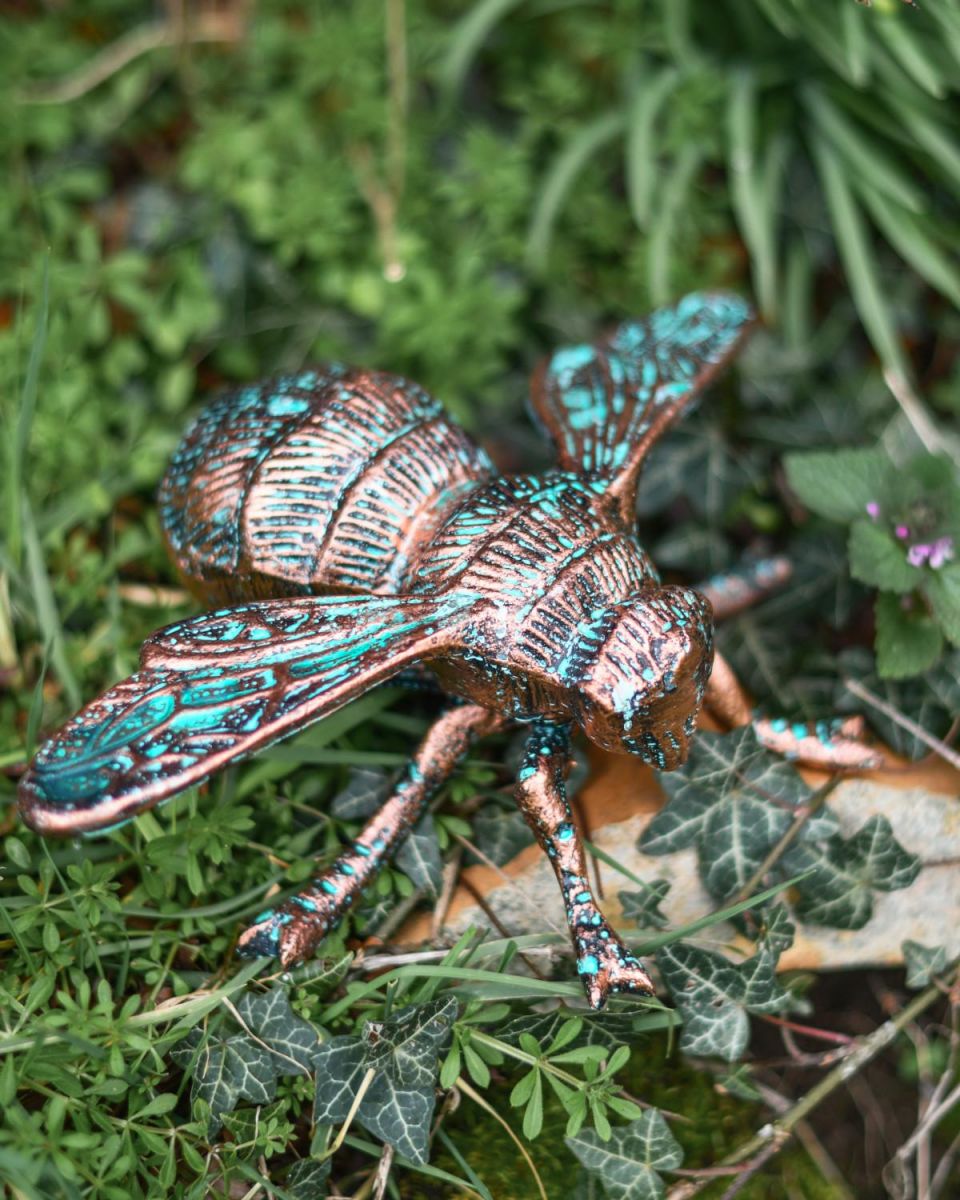 Rustic Verdigris "Buzzing" Bumble Bee Garden Sculpture in Soitu