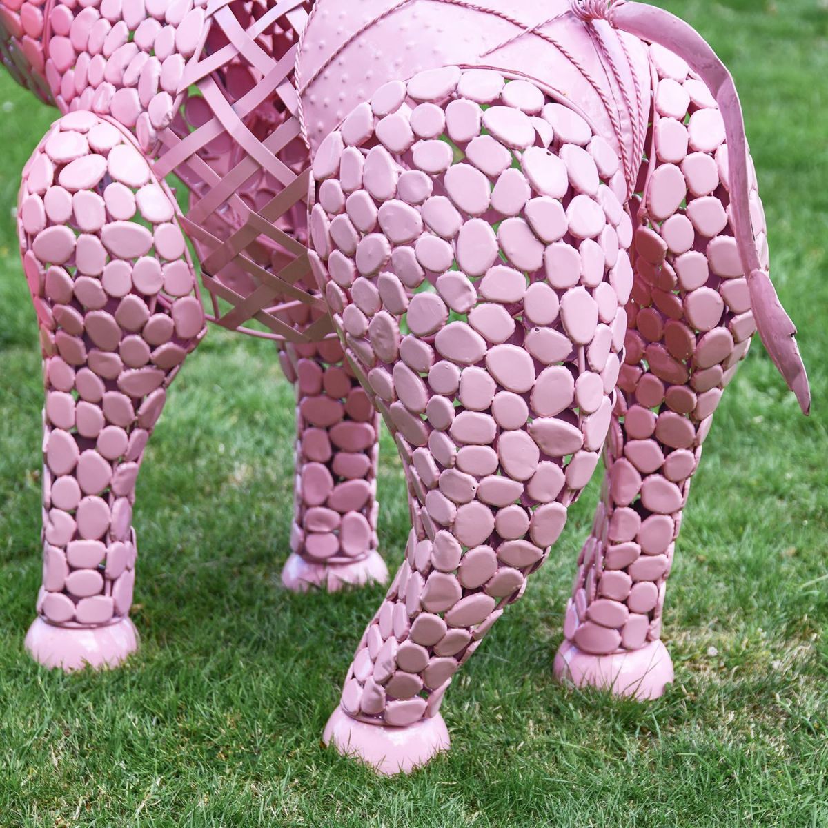 Close-up of the Legs on the "Sambaku" Pink Garden Elephant Sculpture Close-up of the Legs on the "Sambaku" Pink Garden Elephant Sculpture