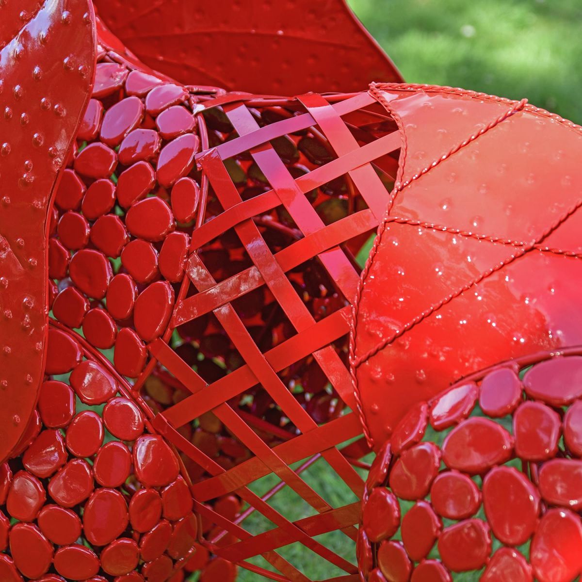 Detail on the back of the "Sambaku" Red Garden Elephant Sculpture Detail on the back of the "Sambaku" Red Garden Elephant Sculpture
