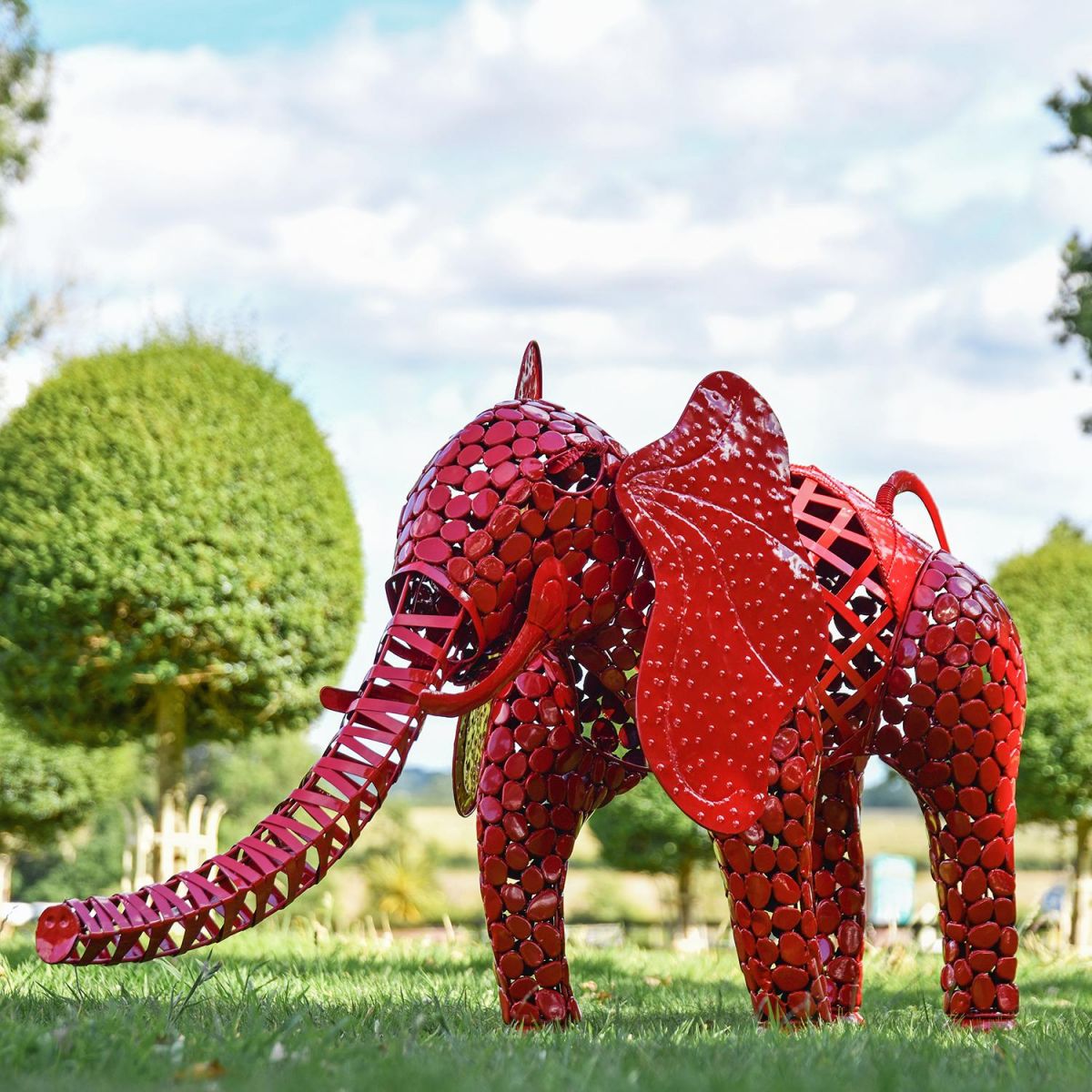 "Sambaku" Red Garden Elephant Sculpture in Situ "Sambaku" Red Garden Elephant Sculpture in Situ