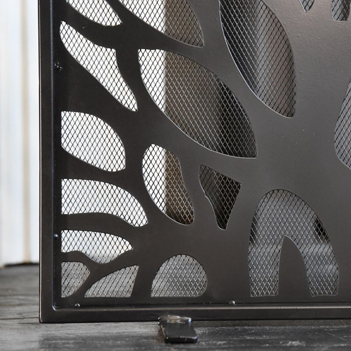 Close up of mesh netting and framework on "The Linden" Close up of mesh netting and framework on "The Linden"