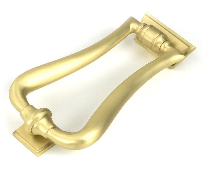 Close-Up of Satin Brass Art-Deco Style Door Knocker - 148mm x 90mm Close-Up of Satin Brass Art-Deco Style Door Knocker - 148mm x 90mm