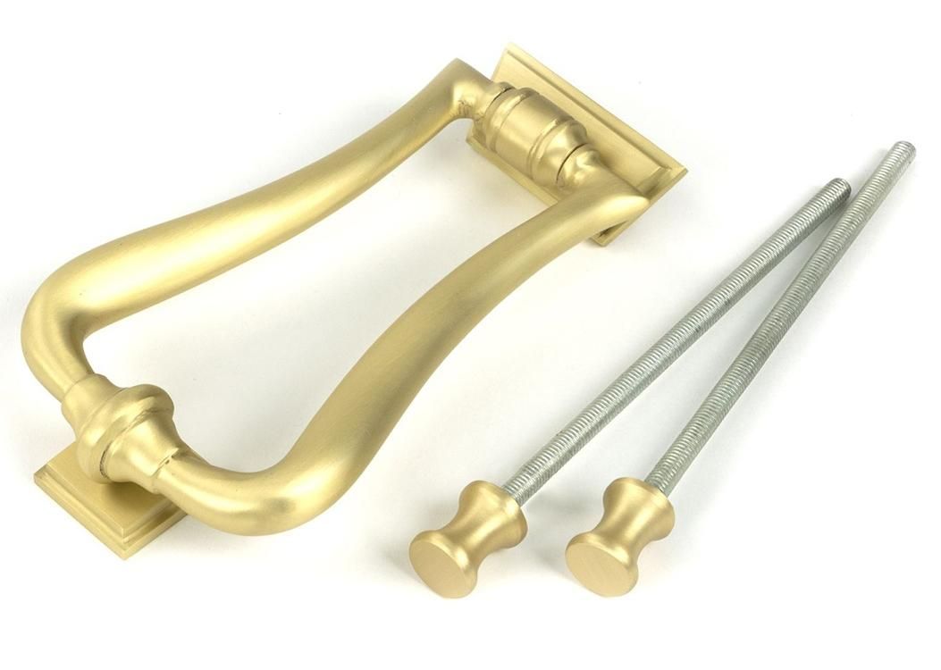 Satin Brass Art-Deco Style Door Knocker - 148mm x 90mm in Situ Satin Brass Art-Deco Style Door Knocker - 148mm x 90mm in Situ