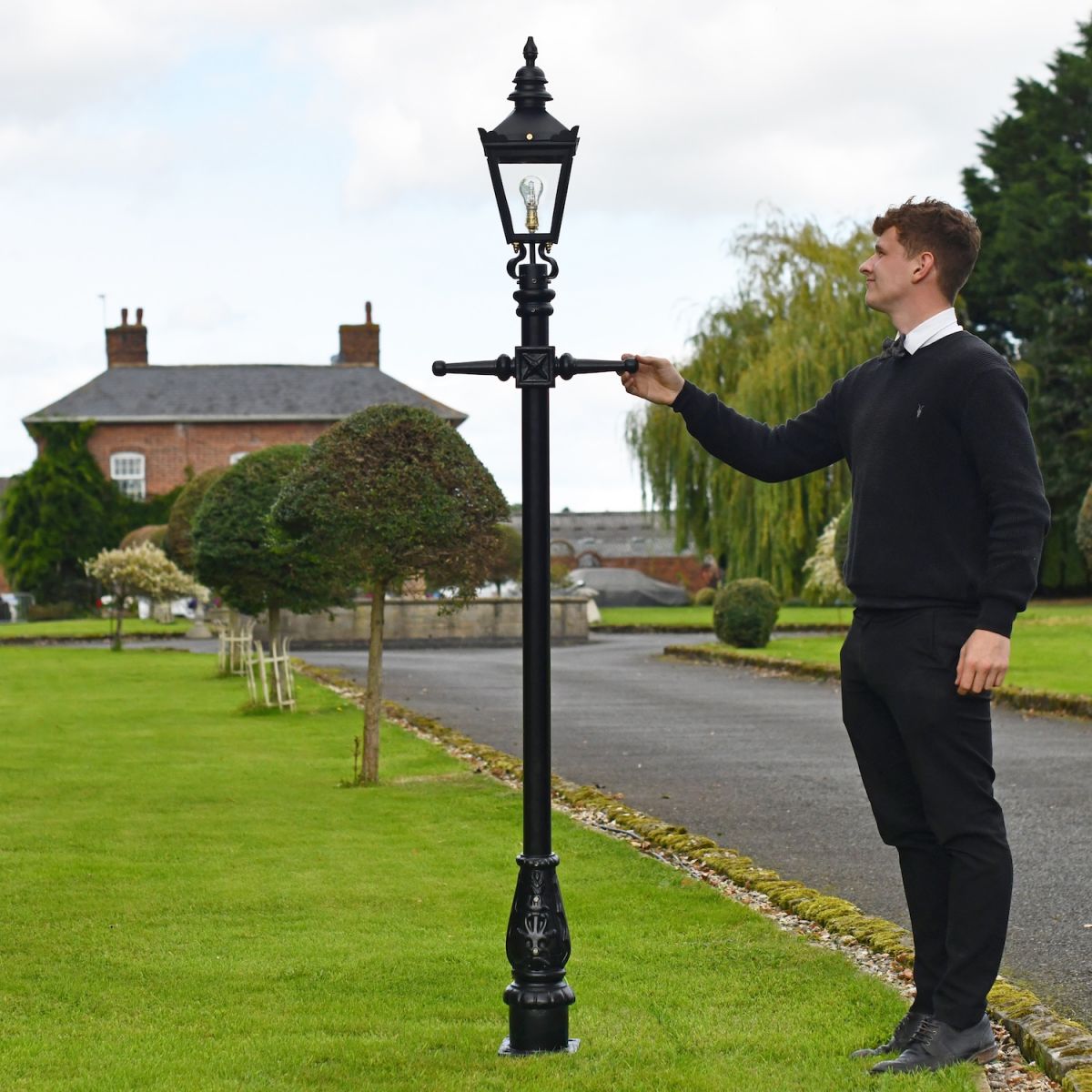 Scale image of Black Harrogate Lamp Post Set - 2m