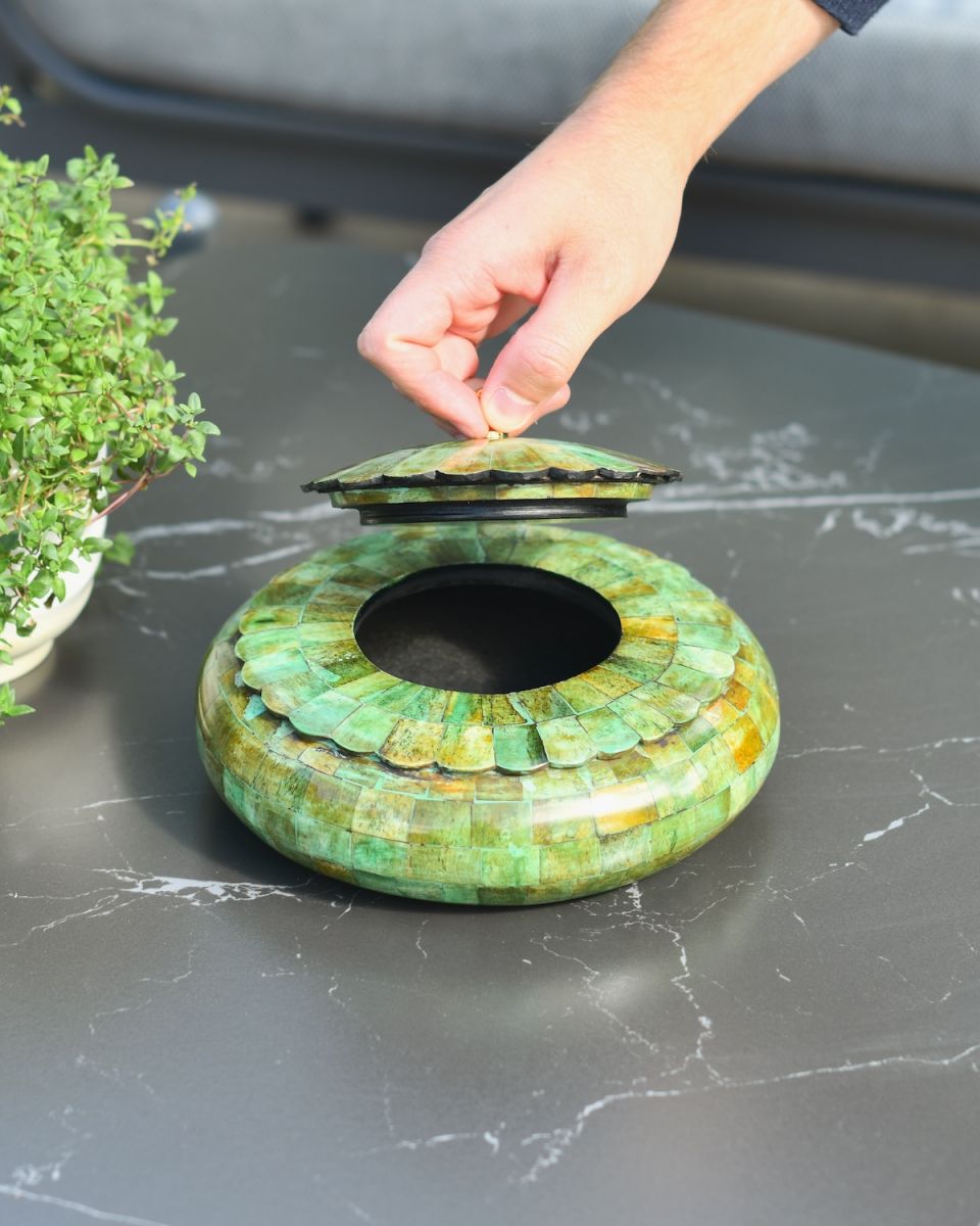 Scale image of jade green jewellery box