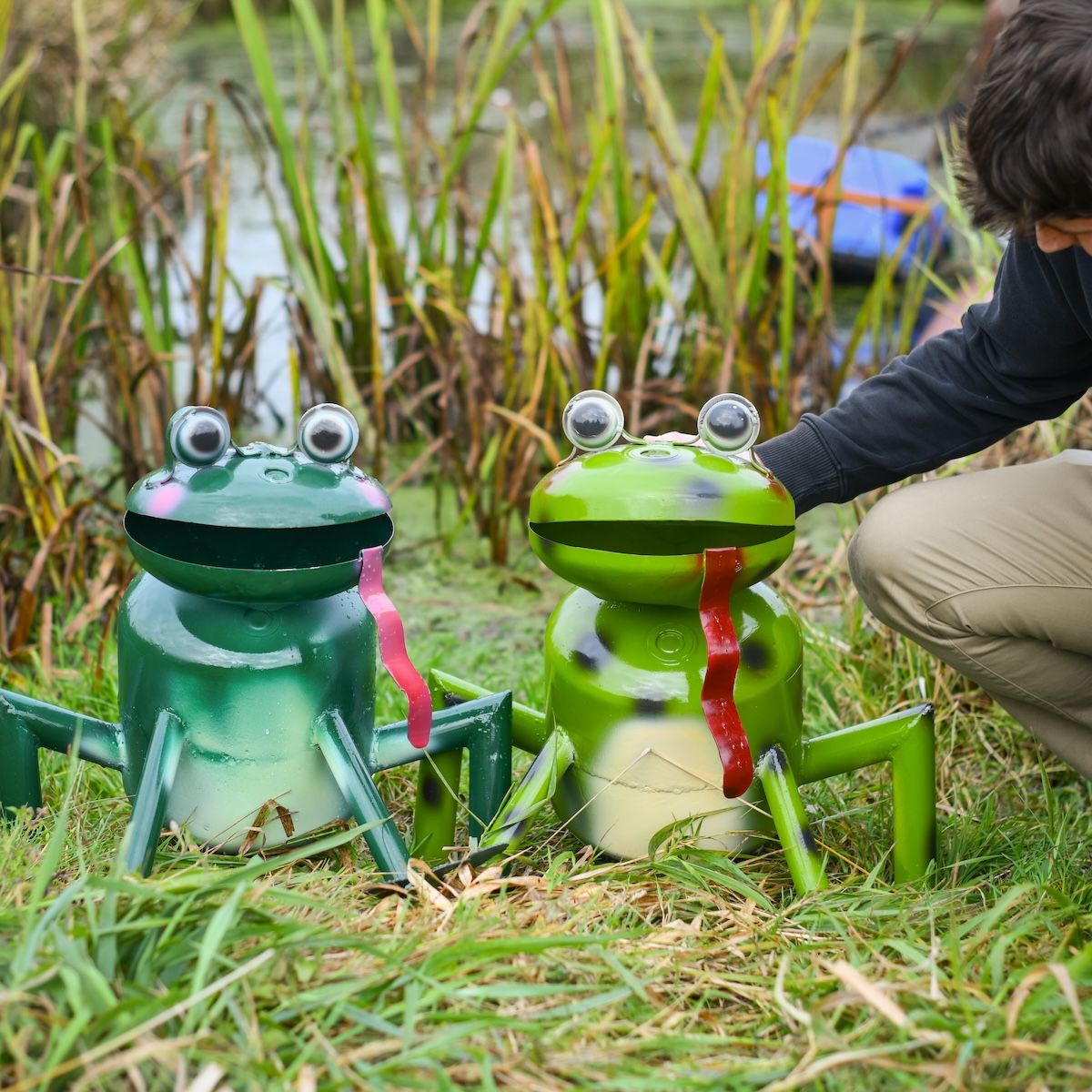 Scale image of frog outdoor statues