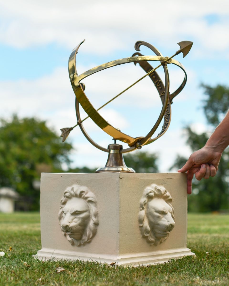 Scale image of square garden column