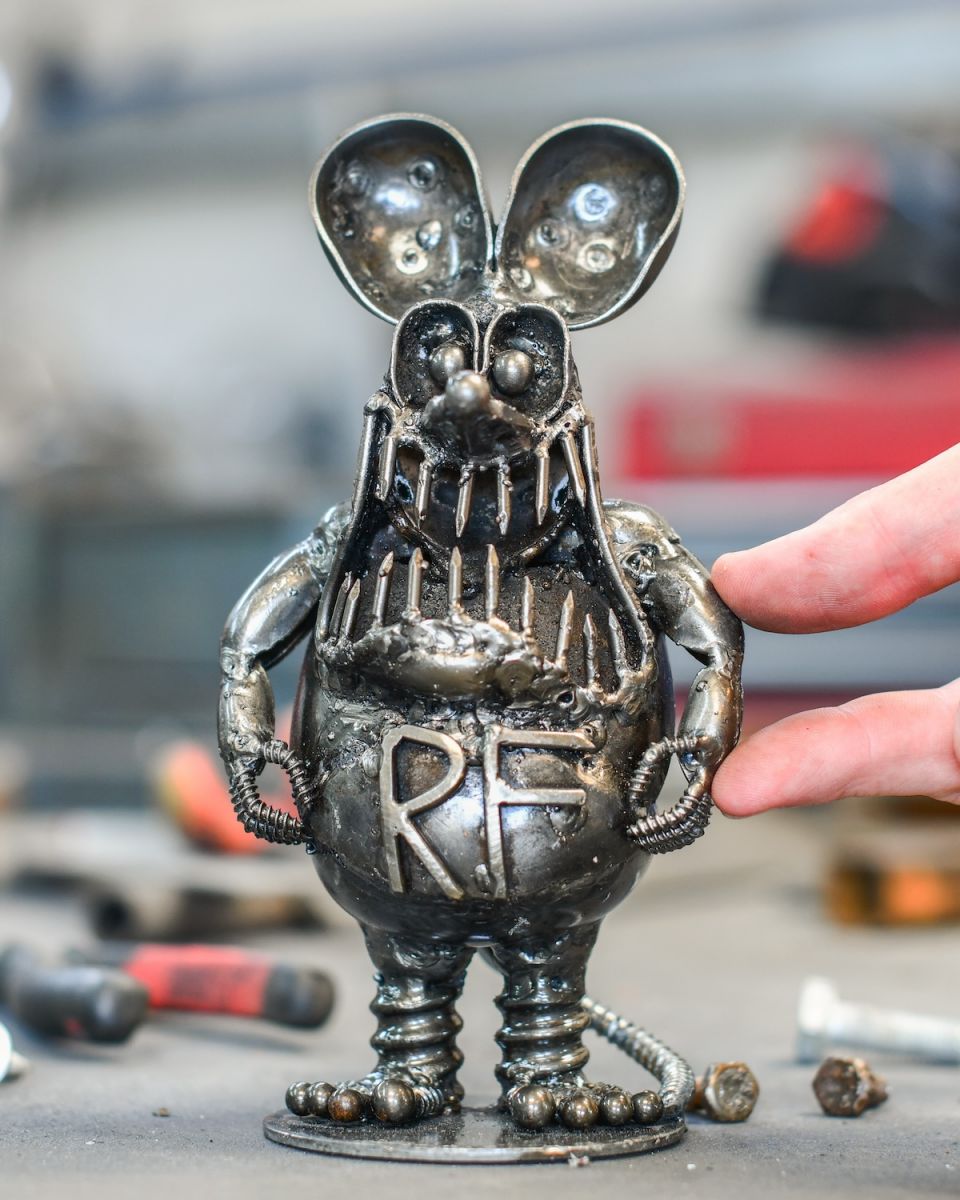 Scale image of recycled metal art sculpture Scale image of recycled metal art sculpture