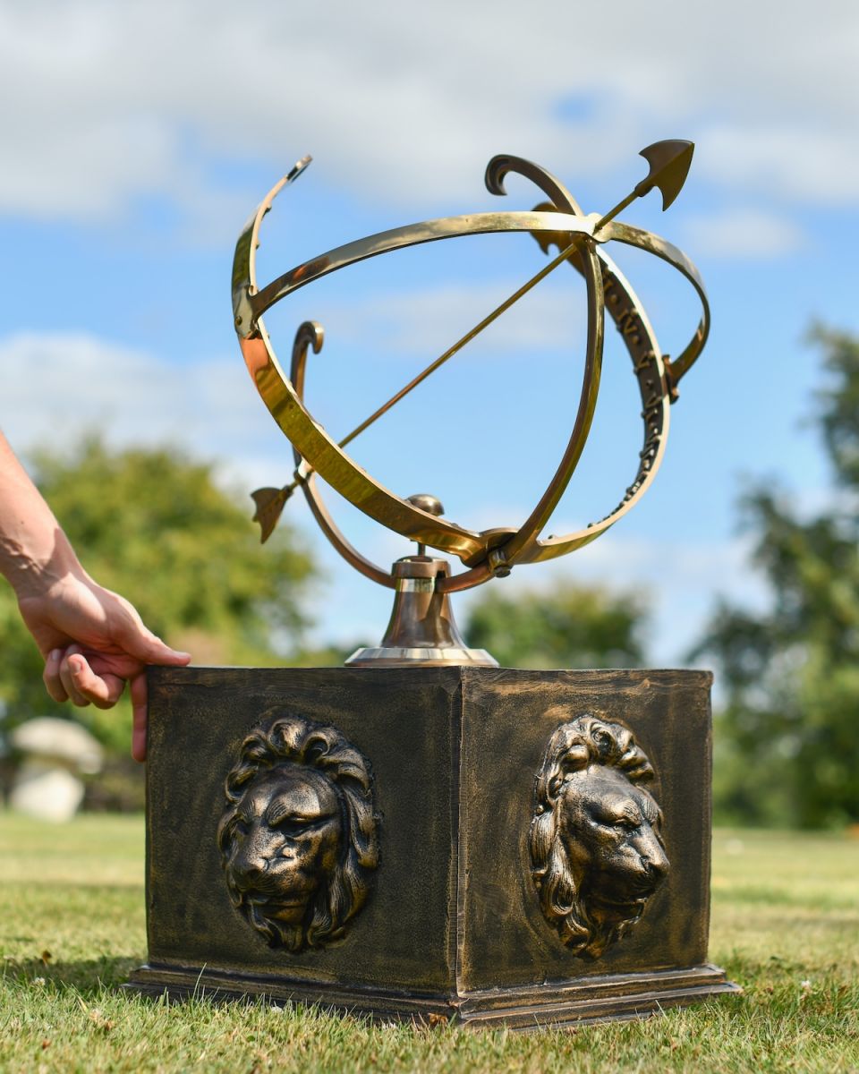 Scale image of garden sundial column