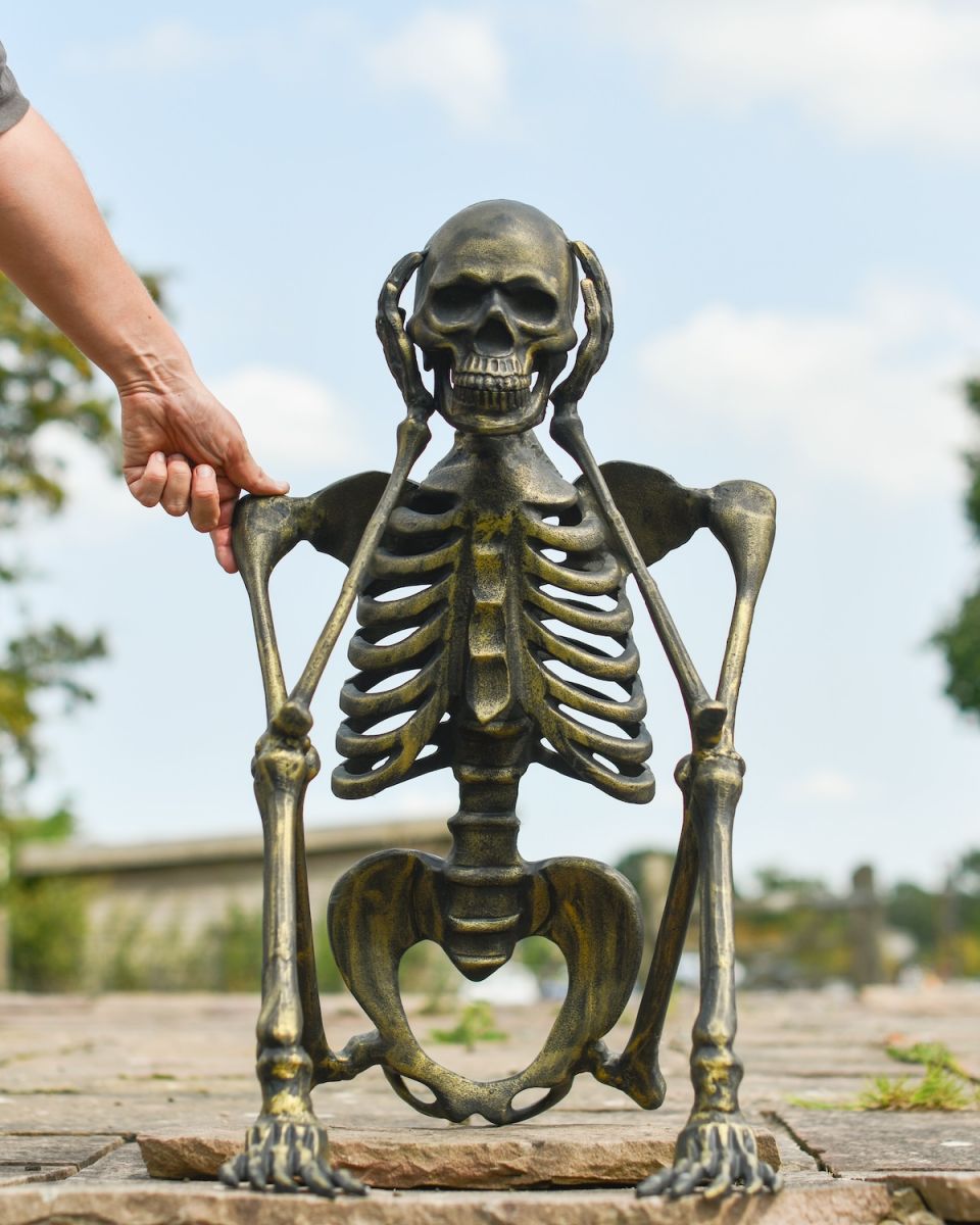 Scale image of skeleton outdoor statue