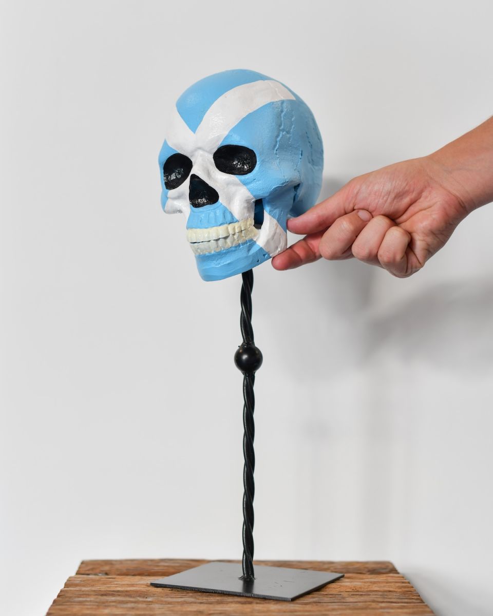 Scale image of Freestanding Scottish Flag Skull Ornament