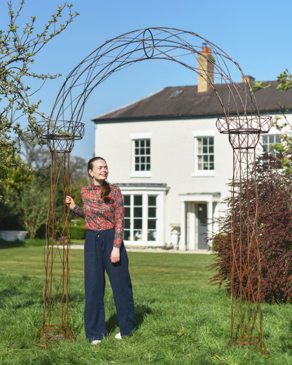 "Alauna" Natural Lacquer Rose Arch to Scale