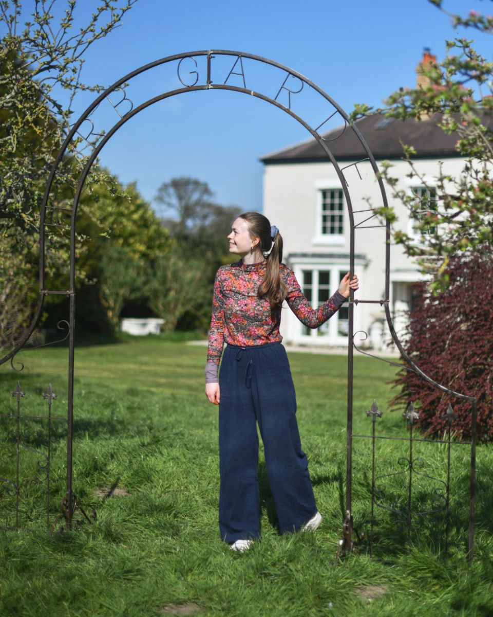 Scale Of The Rose Arch In A Natural Finish Scale Of The Rose Arch In A Natural Finish