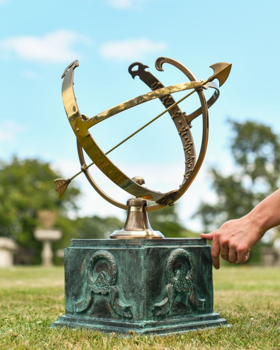 Scale image of outdoor plinth