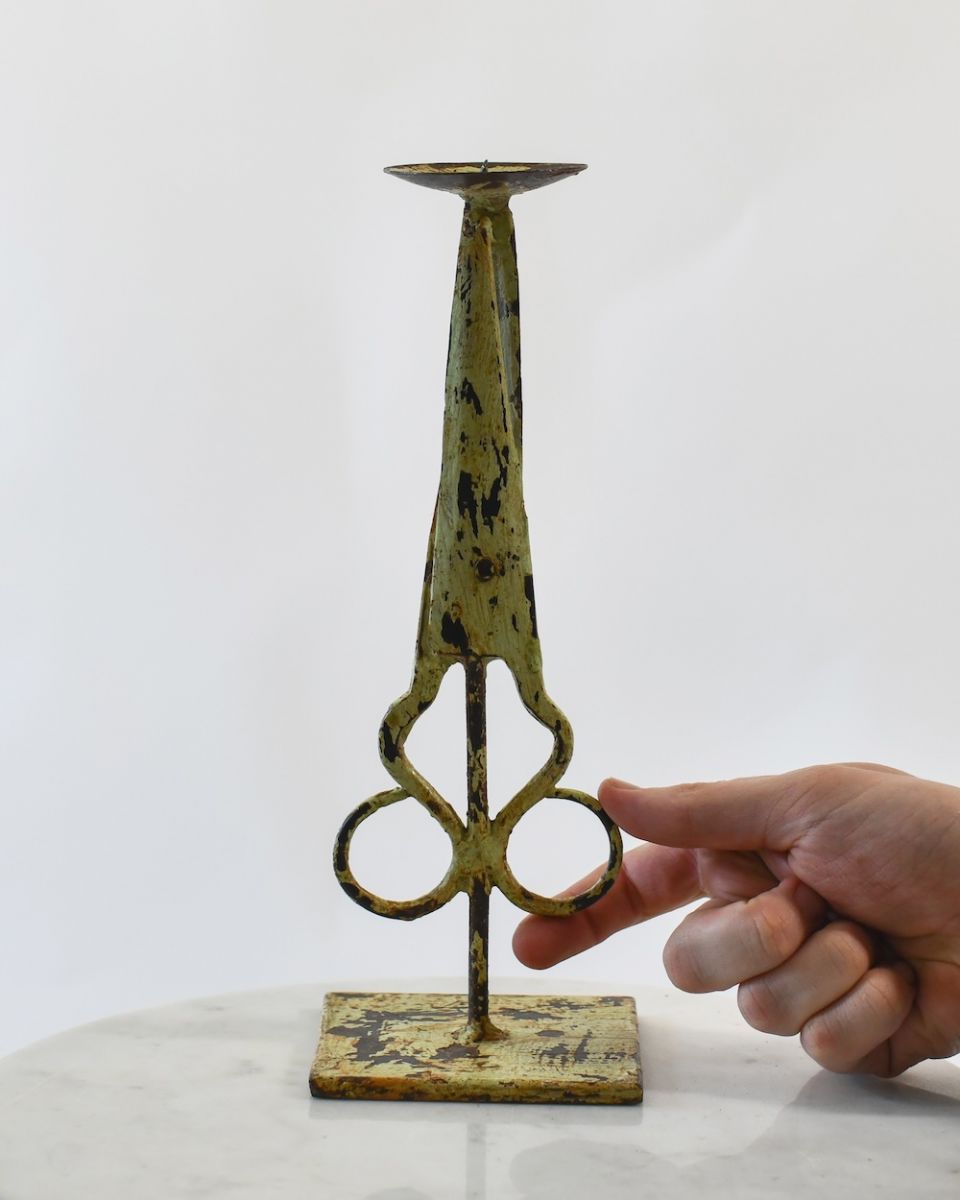 Scale image of scissor candlestick  Scale image of scissor candlestick