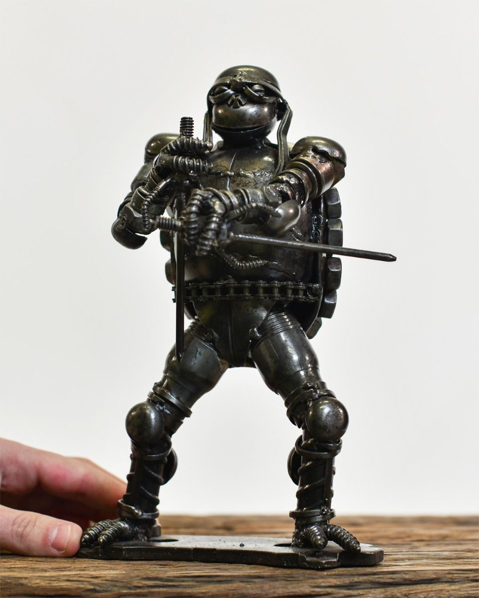 Scale Shot of Scrap Metal "Lorenzo" Fighting Turtle Ornament 