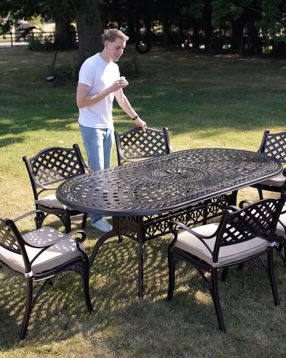 The "Valeriana" 6-Seater Outdoor Dining Set - Antique Copper
