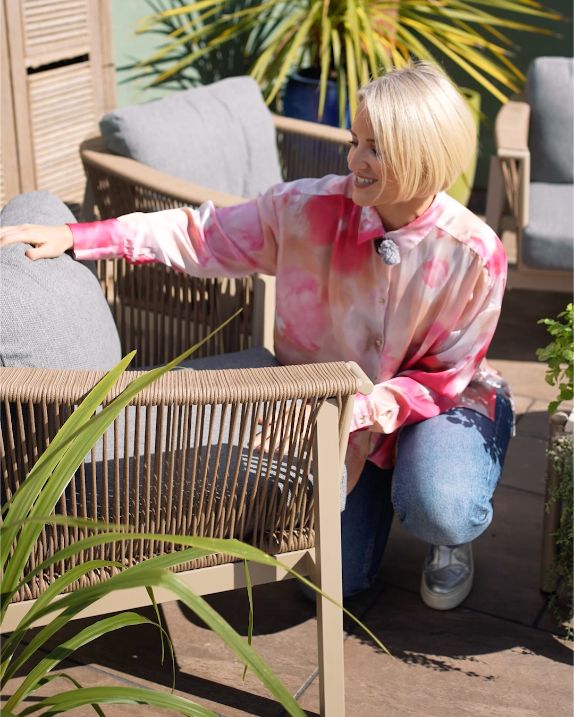 The "Chester" 4-Seater Outdoor Furniture Set - Champagne