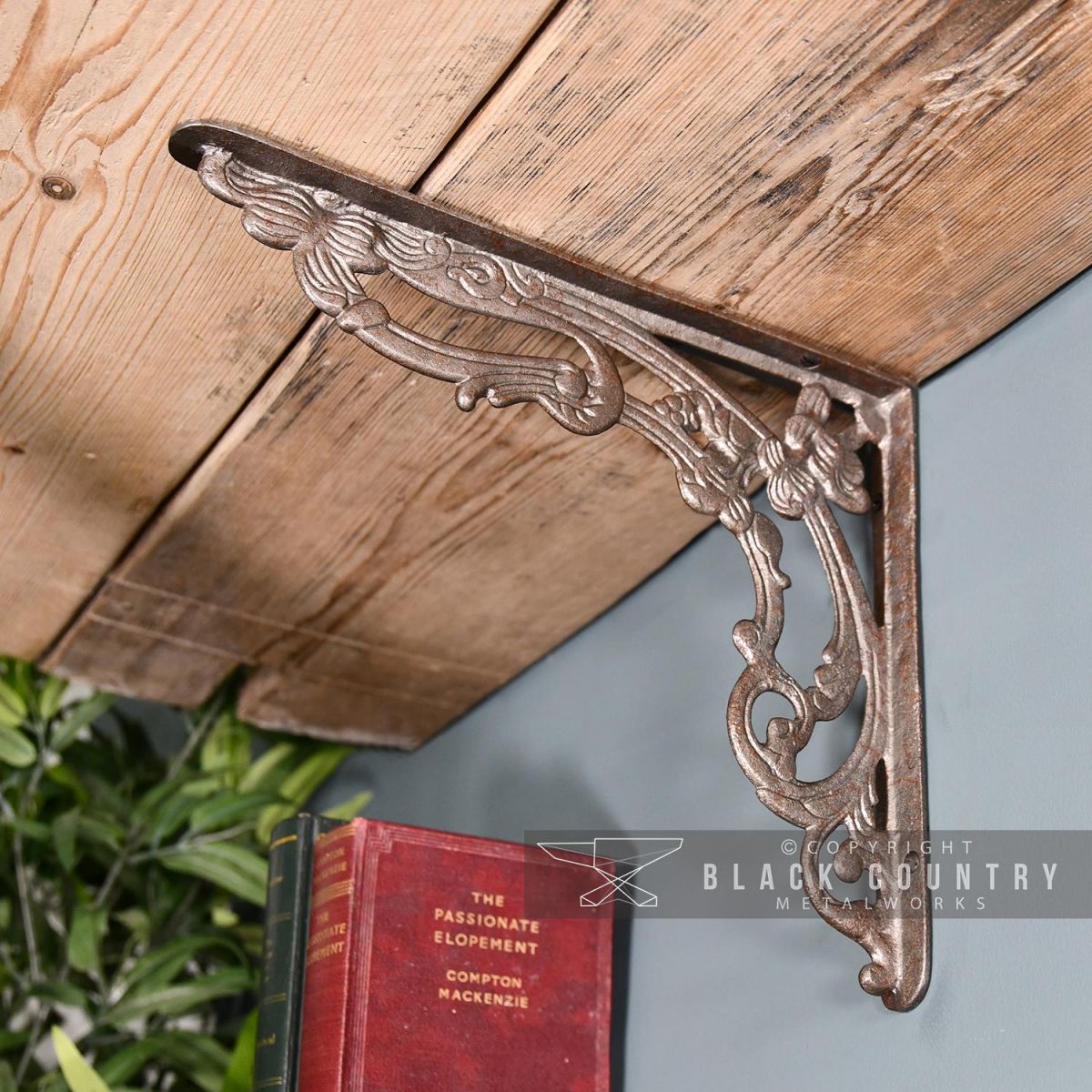 "Victorian Amalina" Wall Bracket Created From Cast Iron