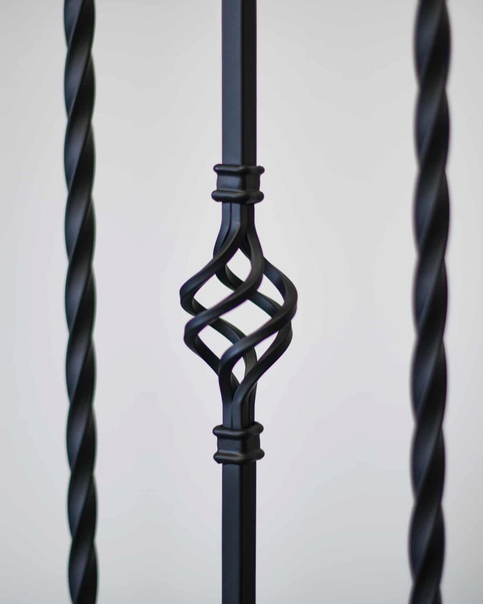 Close-Up of Twisted & Single Basket Alternating Design