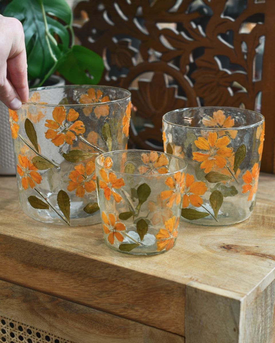 Scale image of three sizes floral jar