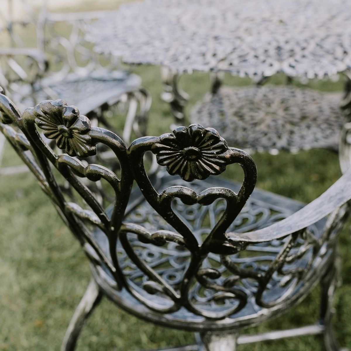 Daisy Embellishment on Antique Silver "Wootton House" Set  Daisy Embellishment on Antique Silver "Wootton House" Set