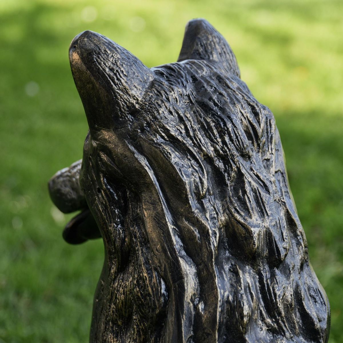 Rear view of Sitting Fox Fur 