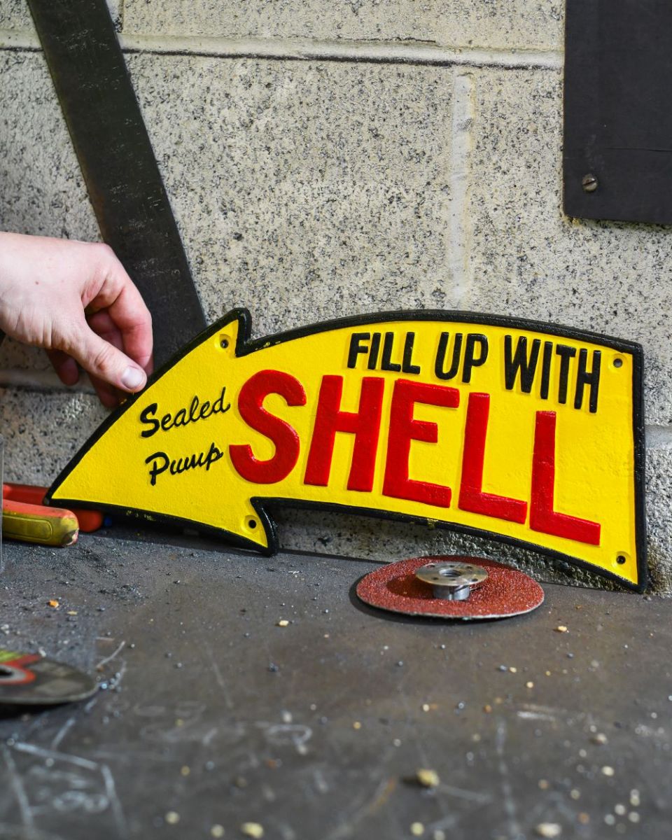 Scale image of Shell Arrow Classic Vintage Style Cast Iron Sign