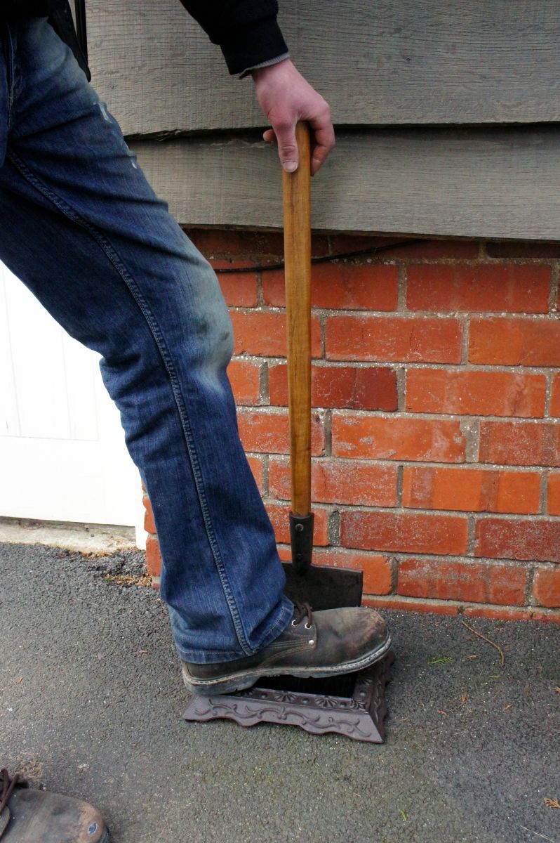 Esther Garden Spade Boot Scraper & Brush Esther Garden Spade Boot Scraper & Brush