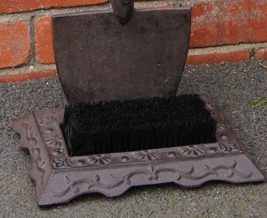 Esther Garden Spade Boot Scraper & Brush Esther Garden Spade Boot Scraper & Brush