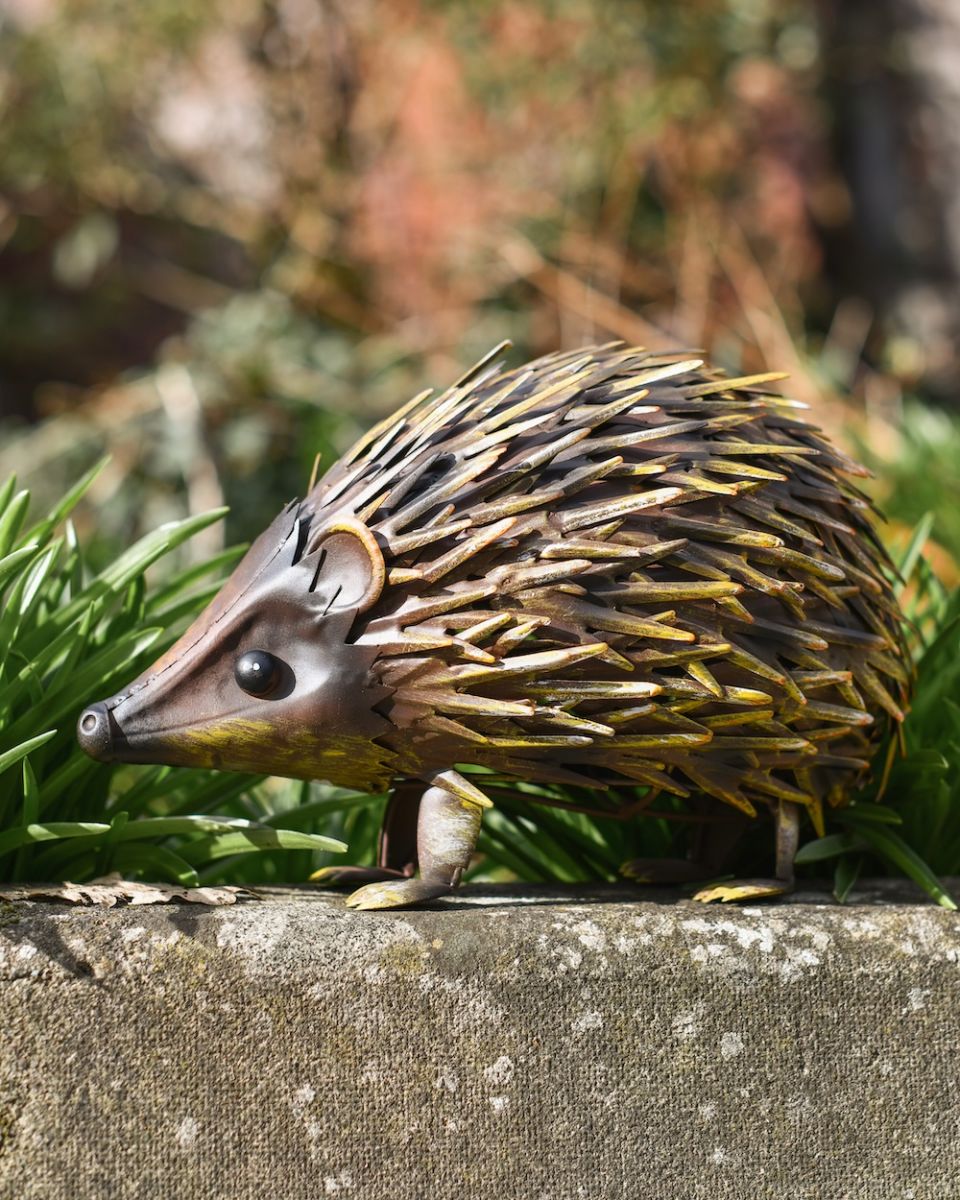 Side view of steel patio sculpture Side view of steel patio sculpture