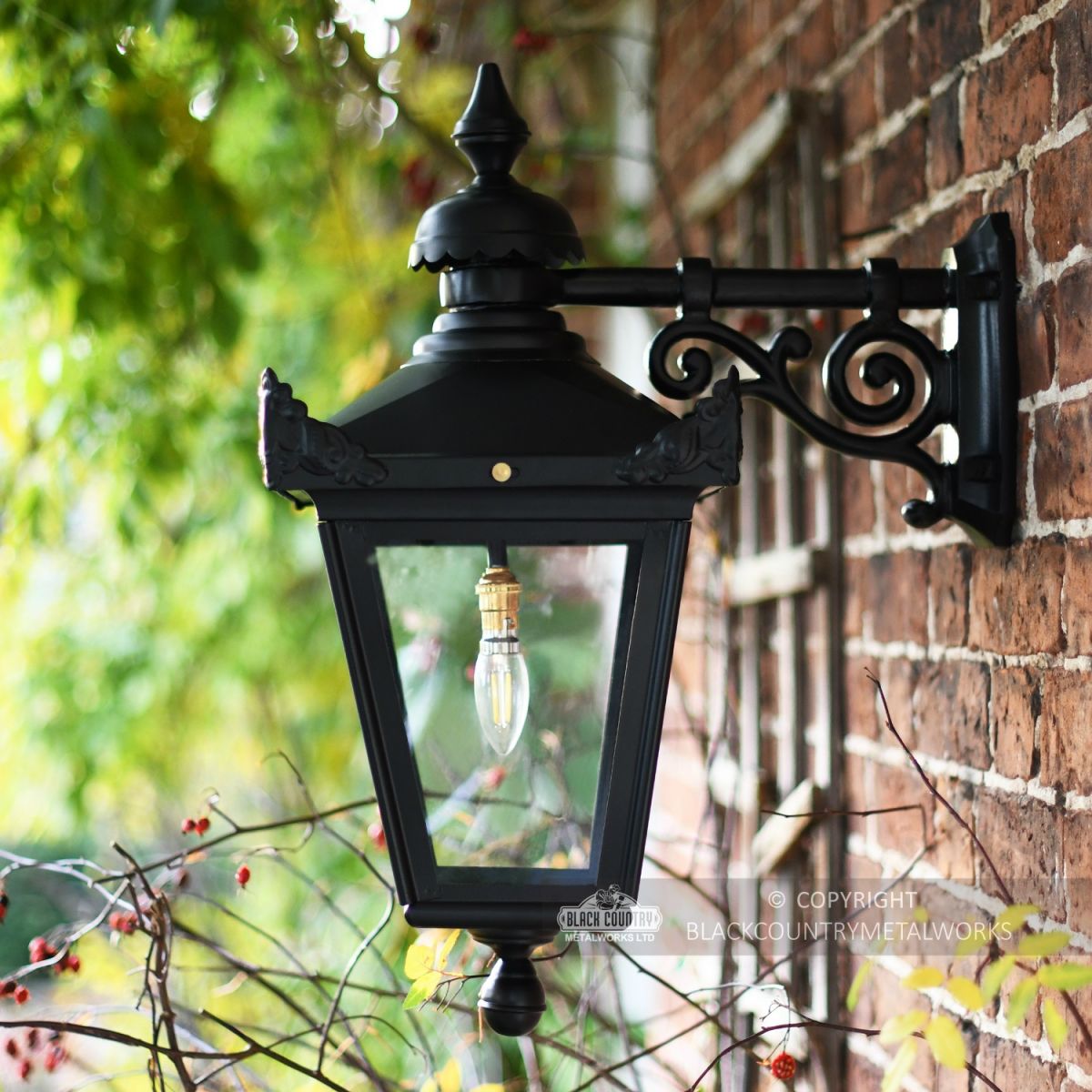 Side View of The Black top Fix Wall Light