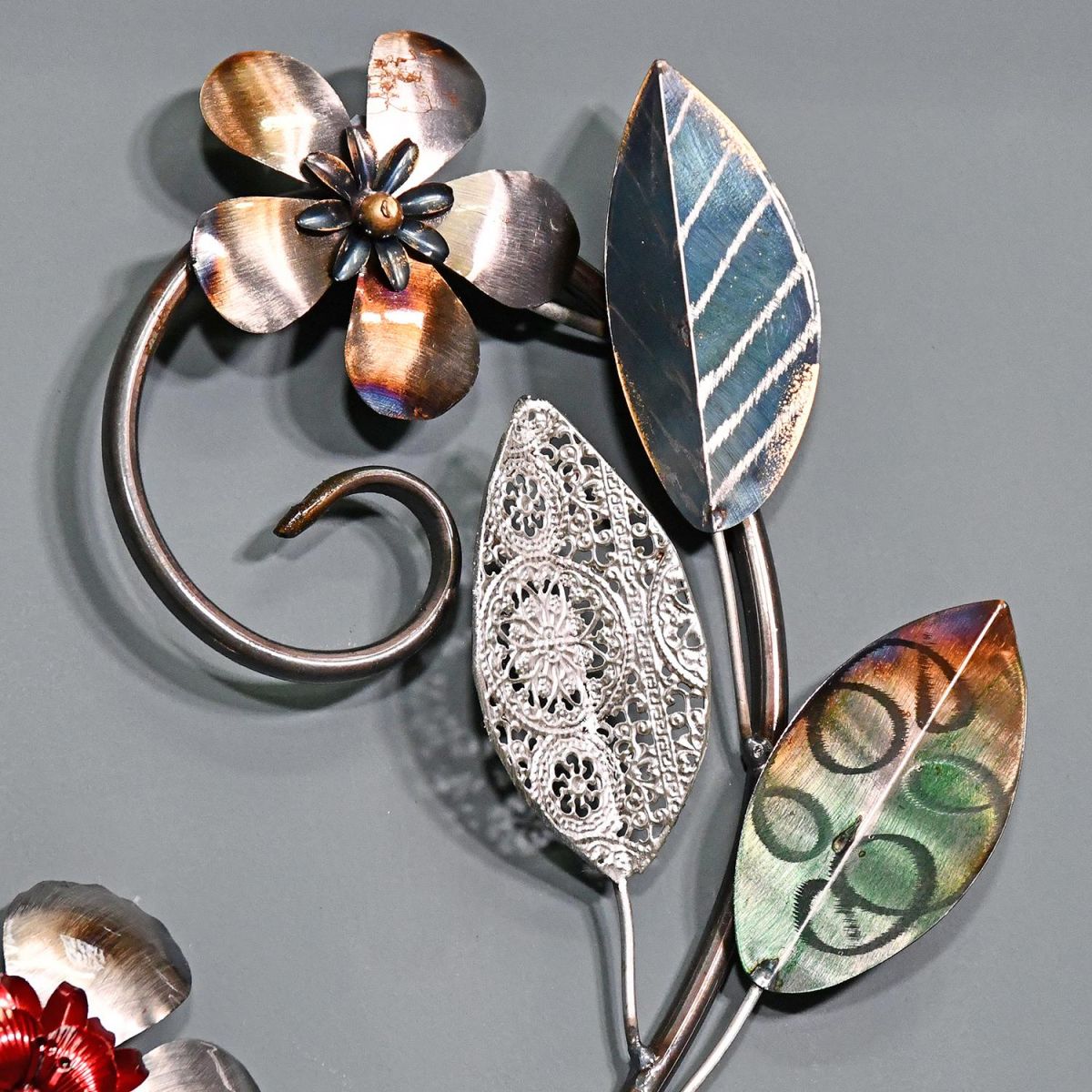 Various Patterns on the Metallic Leaves and Flowers