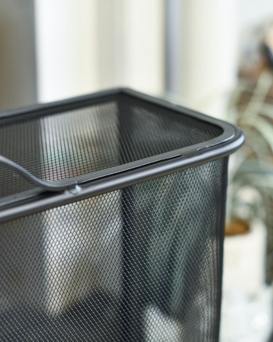 Close Up Of Simplistic Enclosed "Inclusum" Fire Guard Top