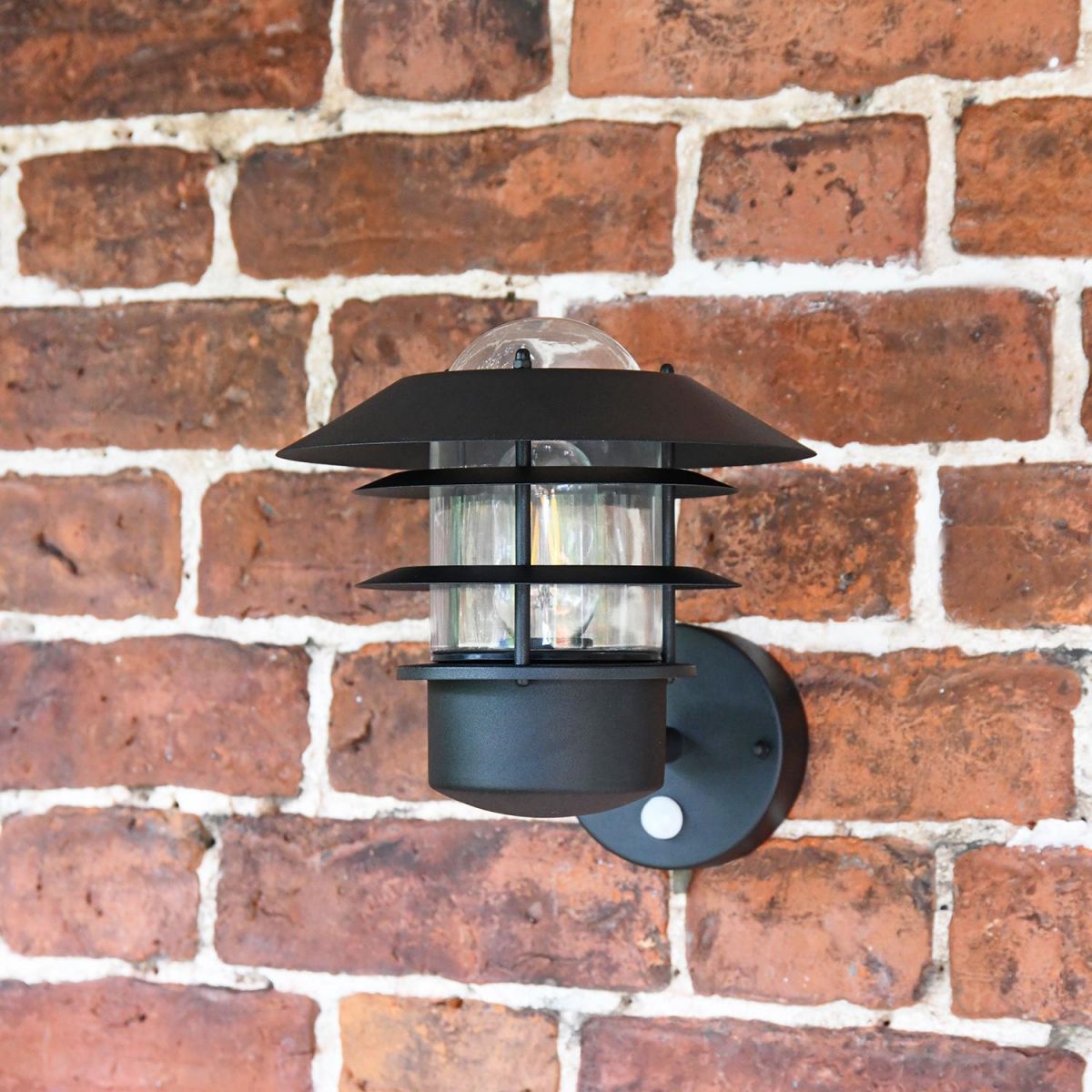 "Skive" Contemporary Wall Light Finished in Black
