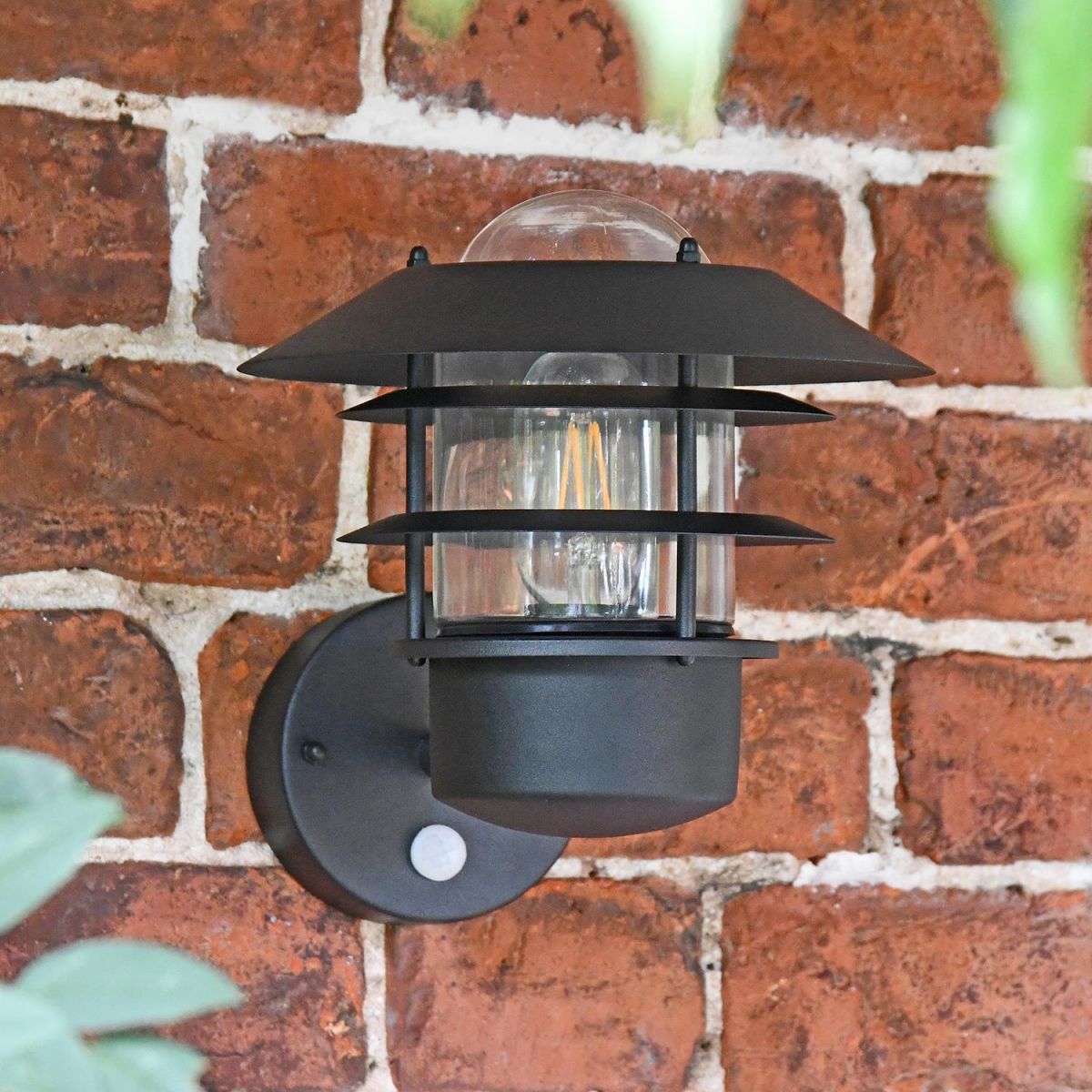 "Skive" Black Wall Light in a Contemporary Design