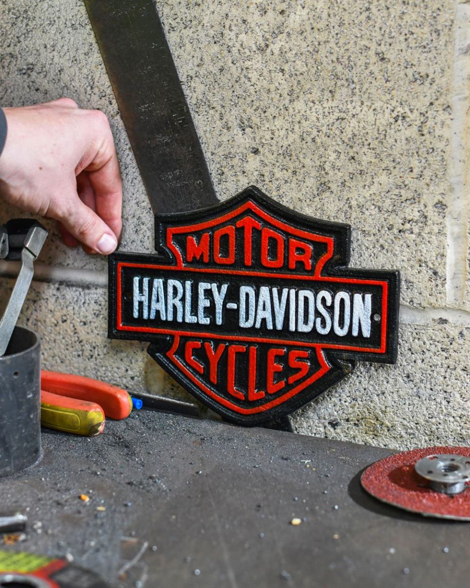 Scale image of Small Harley Davidson Cycles Vintage Style Cast Iron Sign