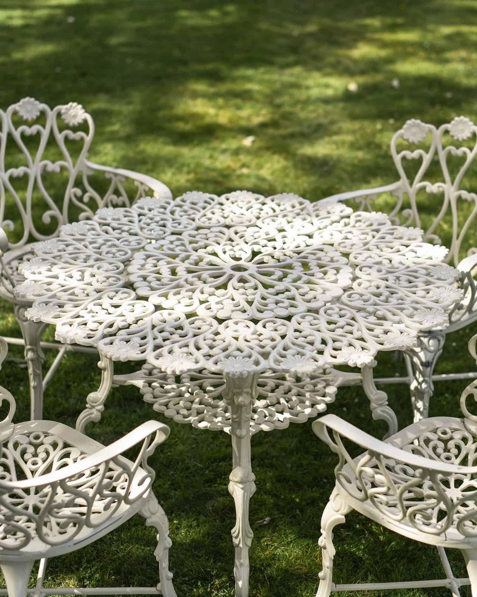Close-Up of Solid Cream "Wootton House" Four Seat Dining Set
