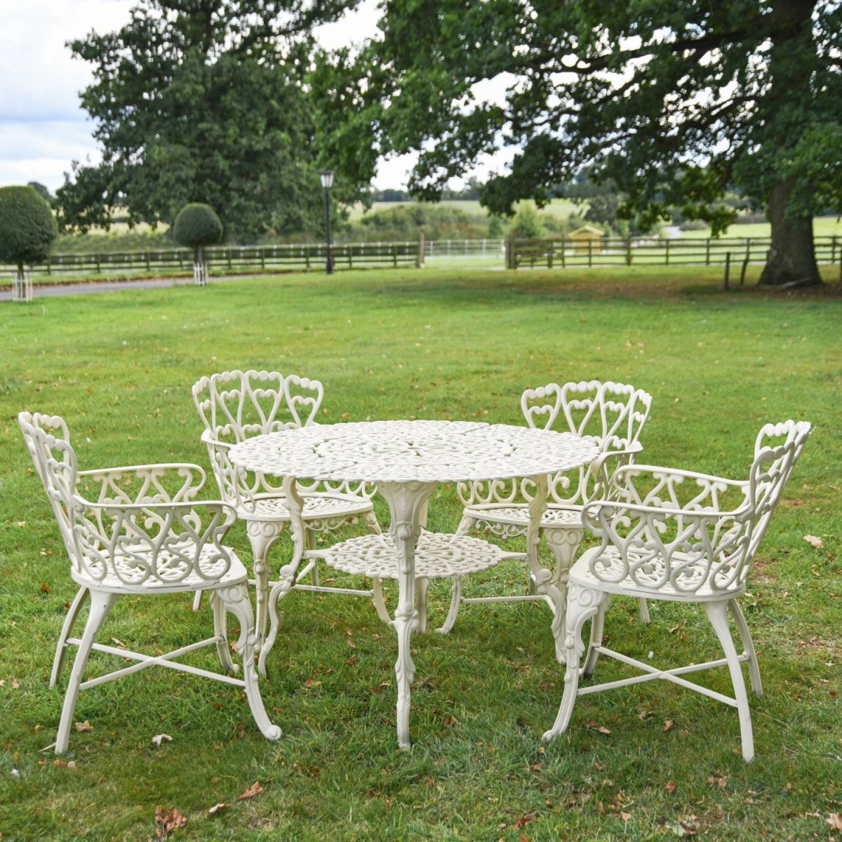 "Edworth Manor" Four Seater Dining Set in Solid Cream Finish