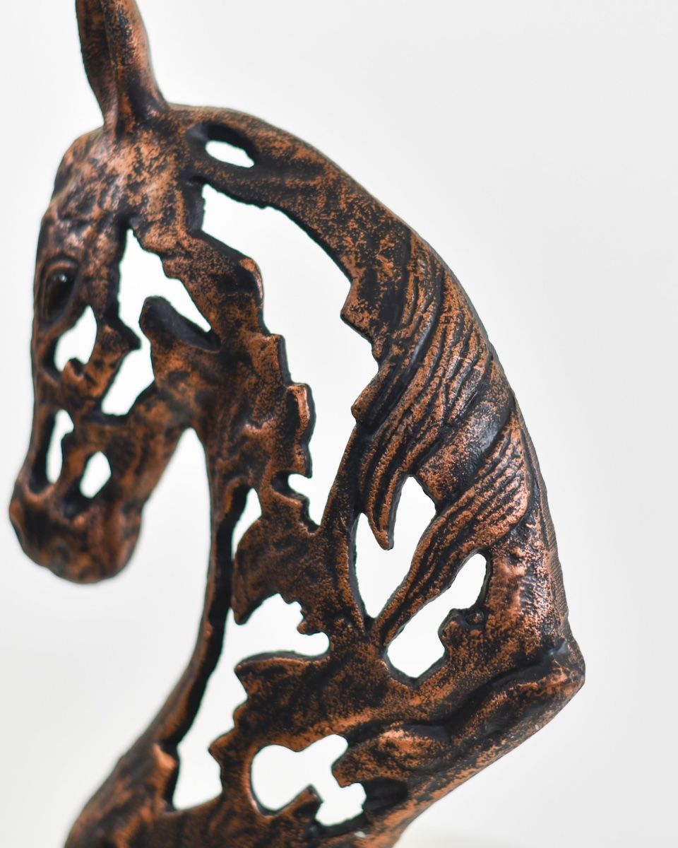 Steed"s Shadow Cast Aluminium Interior Ornament close up of mane