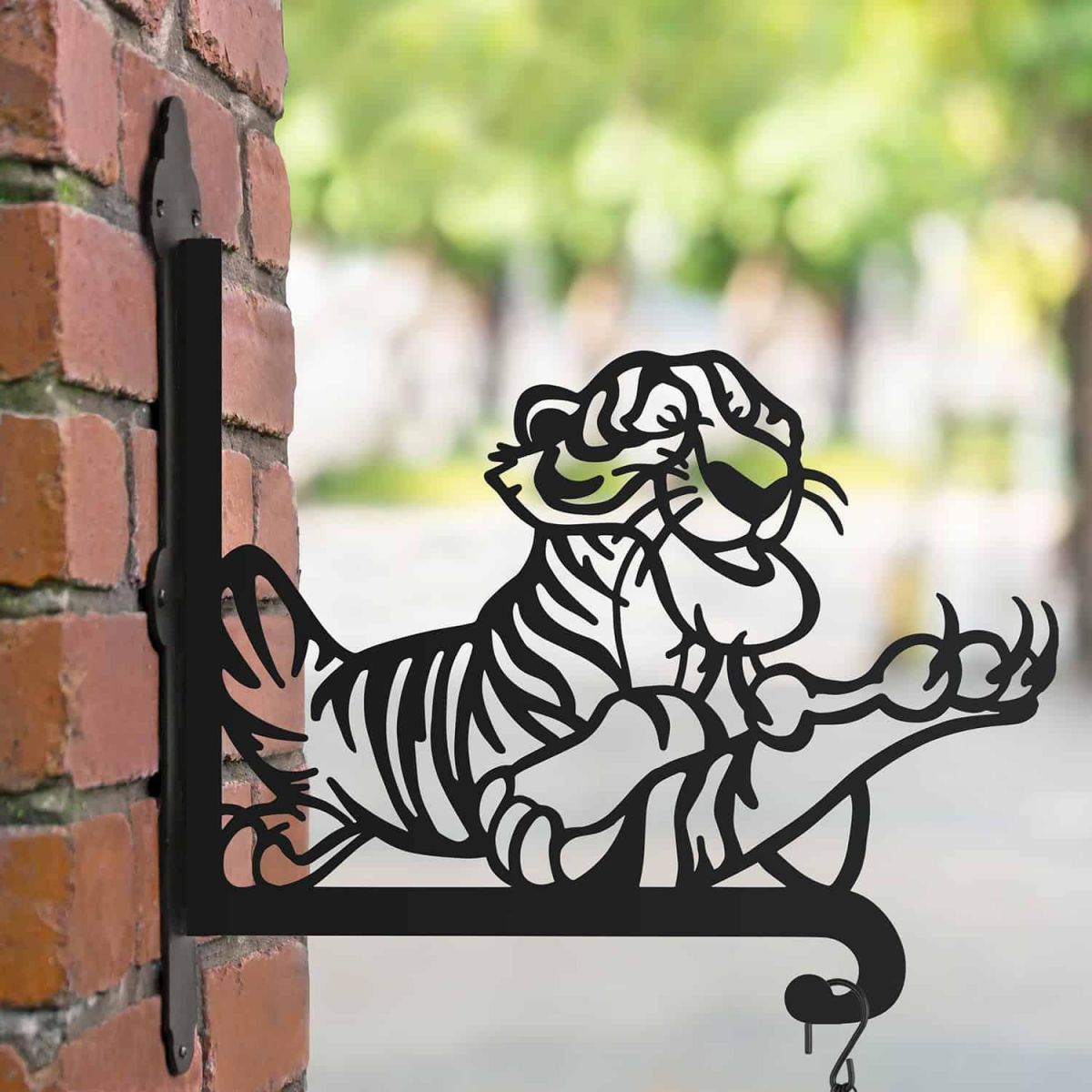 Steel Hanging Basket Bracket with Cartoon Fearsome Tiger Topper Steel Hanging Basket Bracket with Cartoon Fearsome Tiger Topper