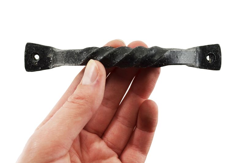 Swirl handle iron pull