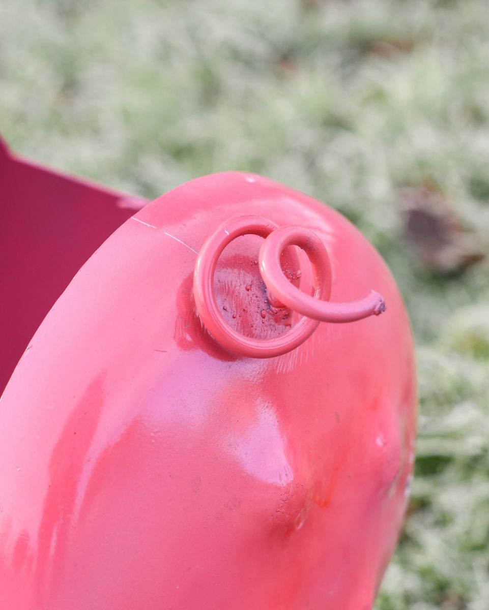 close up details on the pig planter